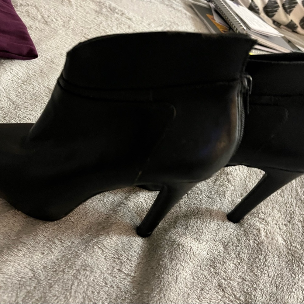 Jessica Simpson black boots